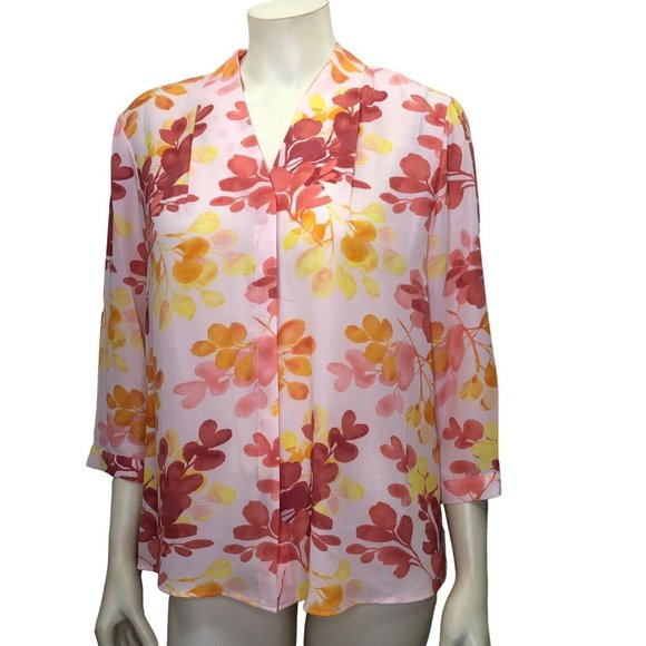 INVESTMENTS CAROLINE SIGNATURE FLORAL V-NECK 3/4 SLEEVE TOP - Picture 2 of 4